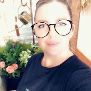 Meet your Posher, Carla